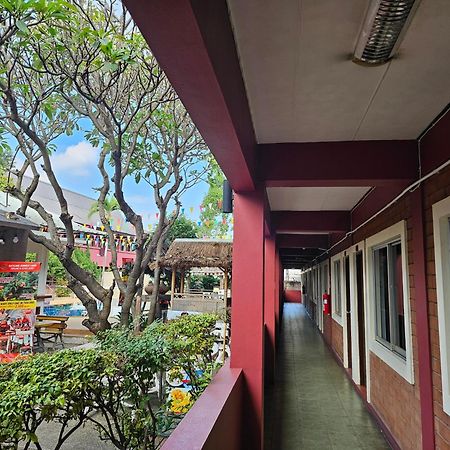 Red Brick Hostel Chiang Mai Exterior photo