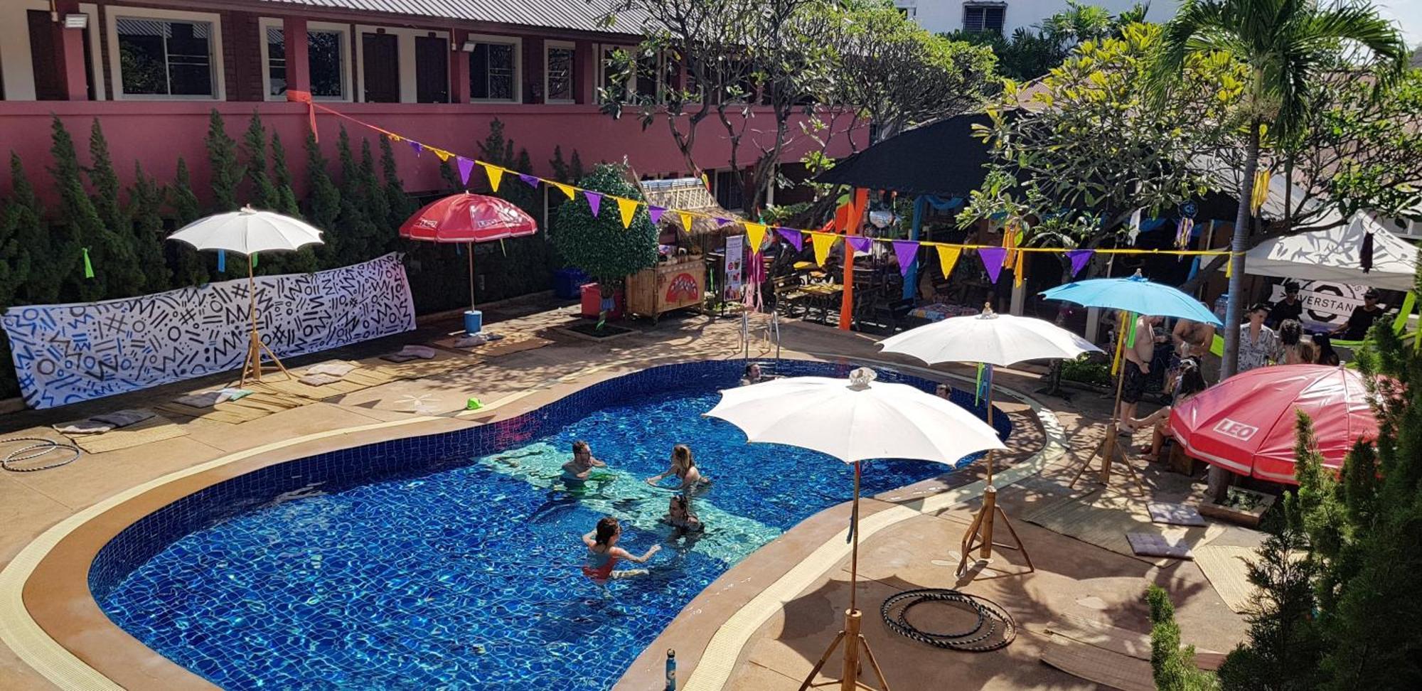 Red Brick Hostel Chiang Mai Exterior photo