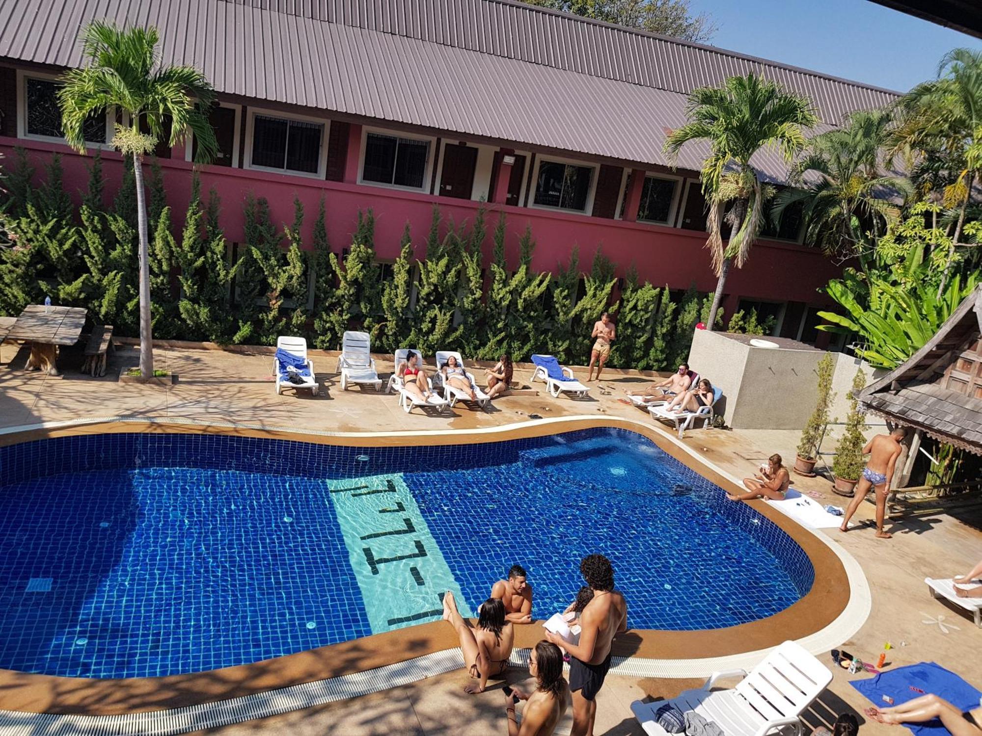 Red Brick Hostel Chiang Mai Exterior photo