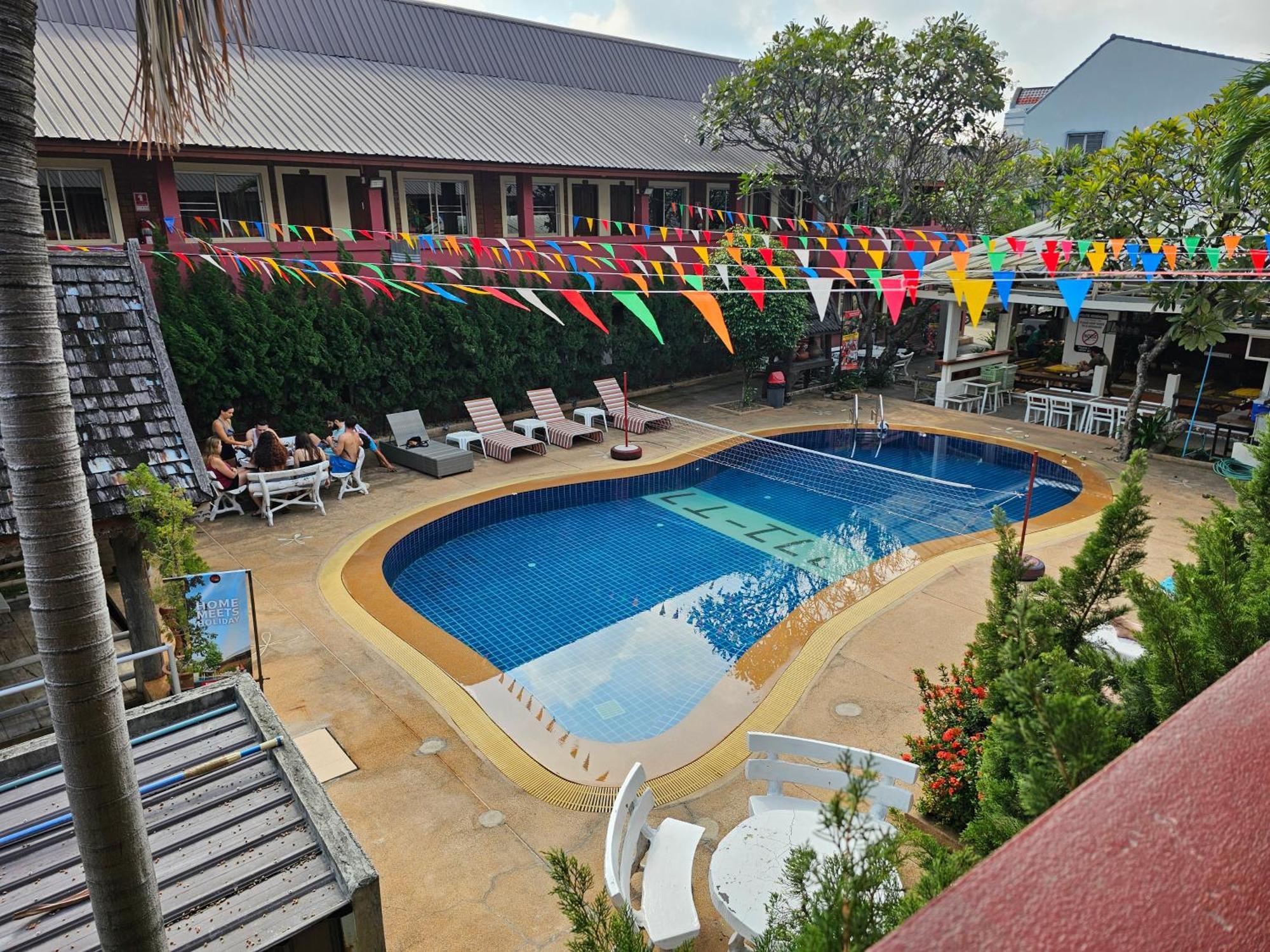 Red Brick Hostel Chiang Mai Exterior photo