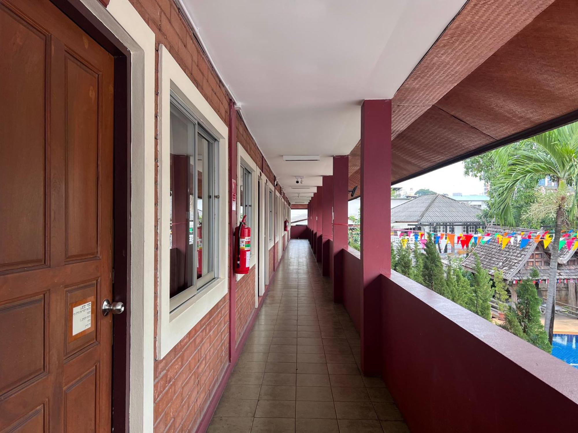Red Brick Hostel Chiang Mai Exterior photo