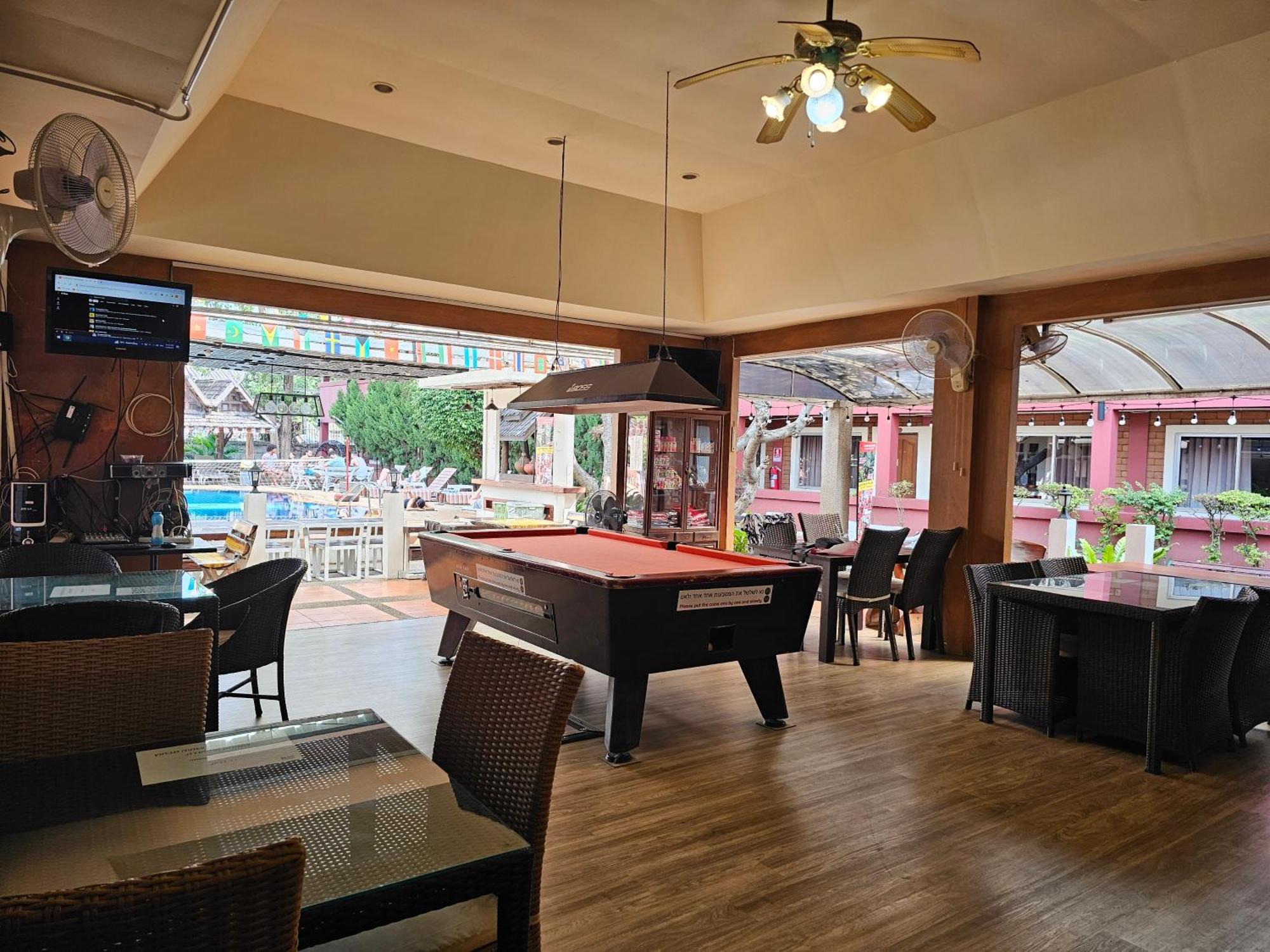 Red Brick Hostel Chiang Mai Exterior photo