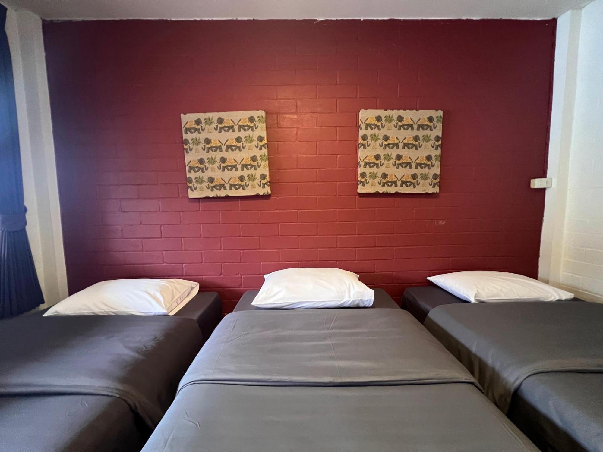 Red Brick Hostel Chiang Mai Exterior photo