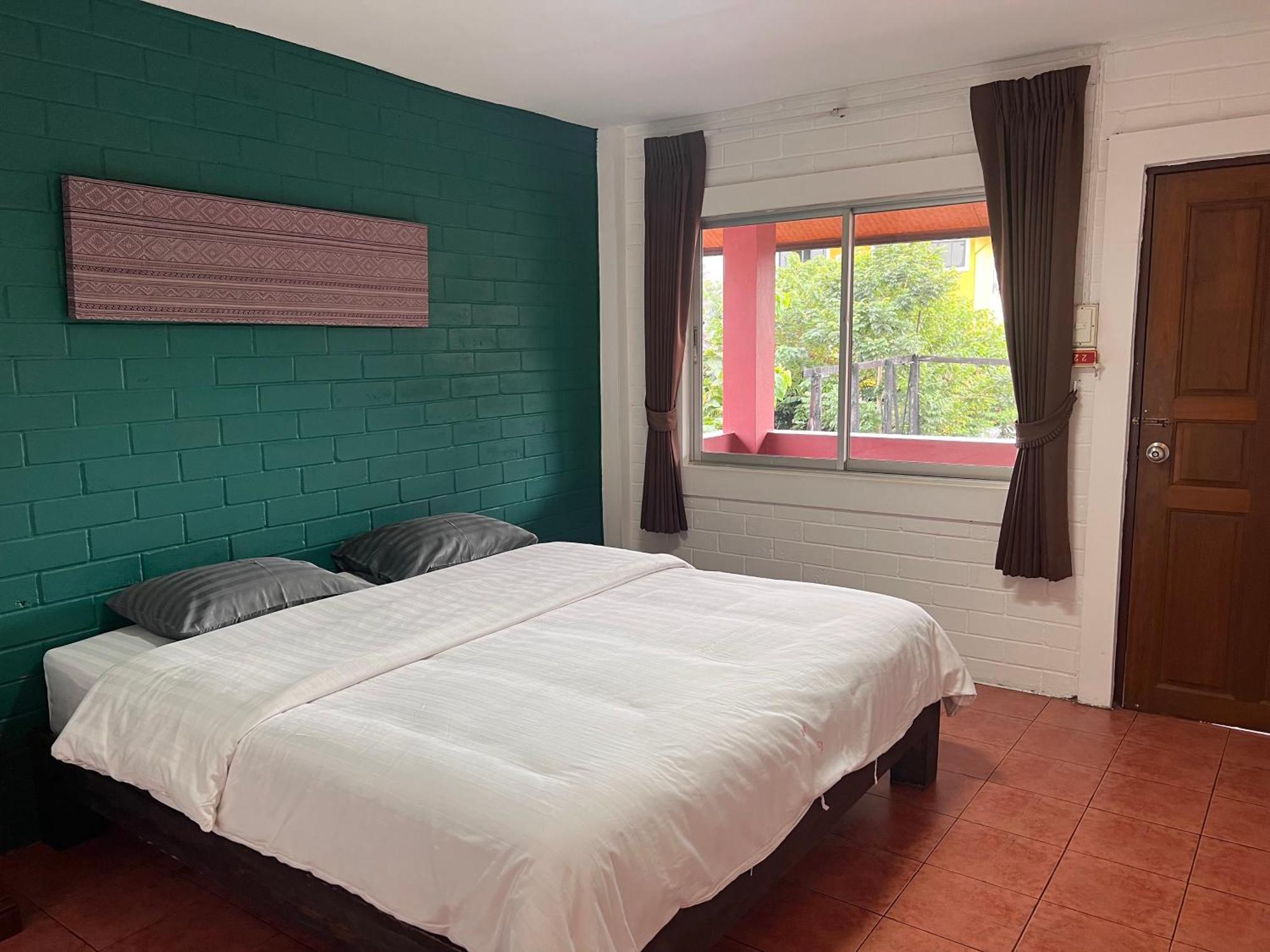 Red Brick Hostel Chiang Mai Exterior photo